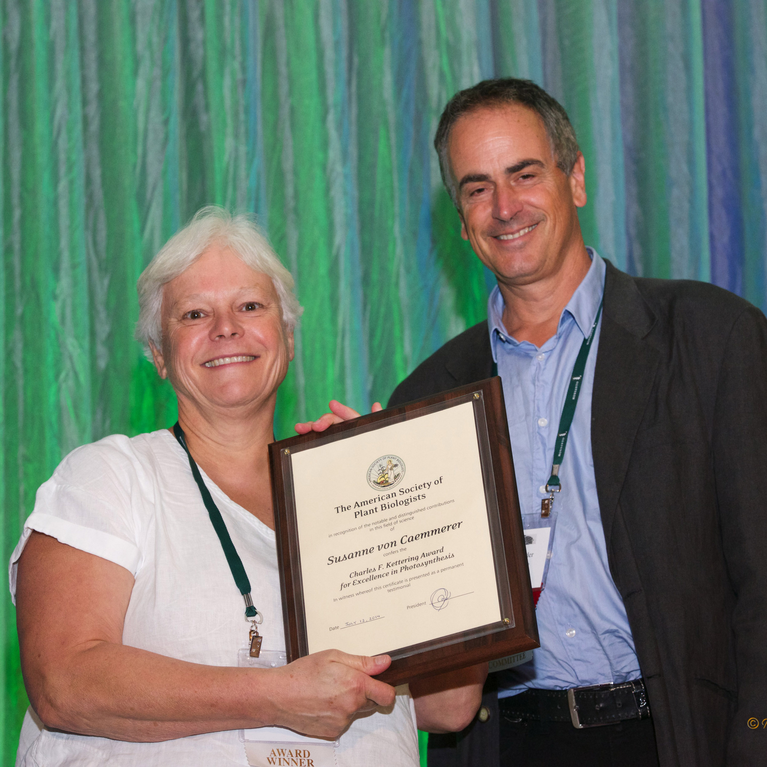 Susanne receiving the Charles F/ KKettering Award